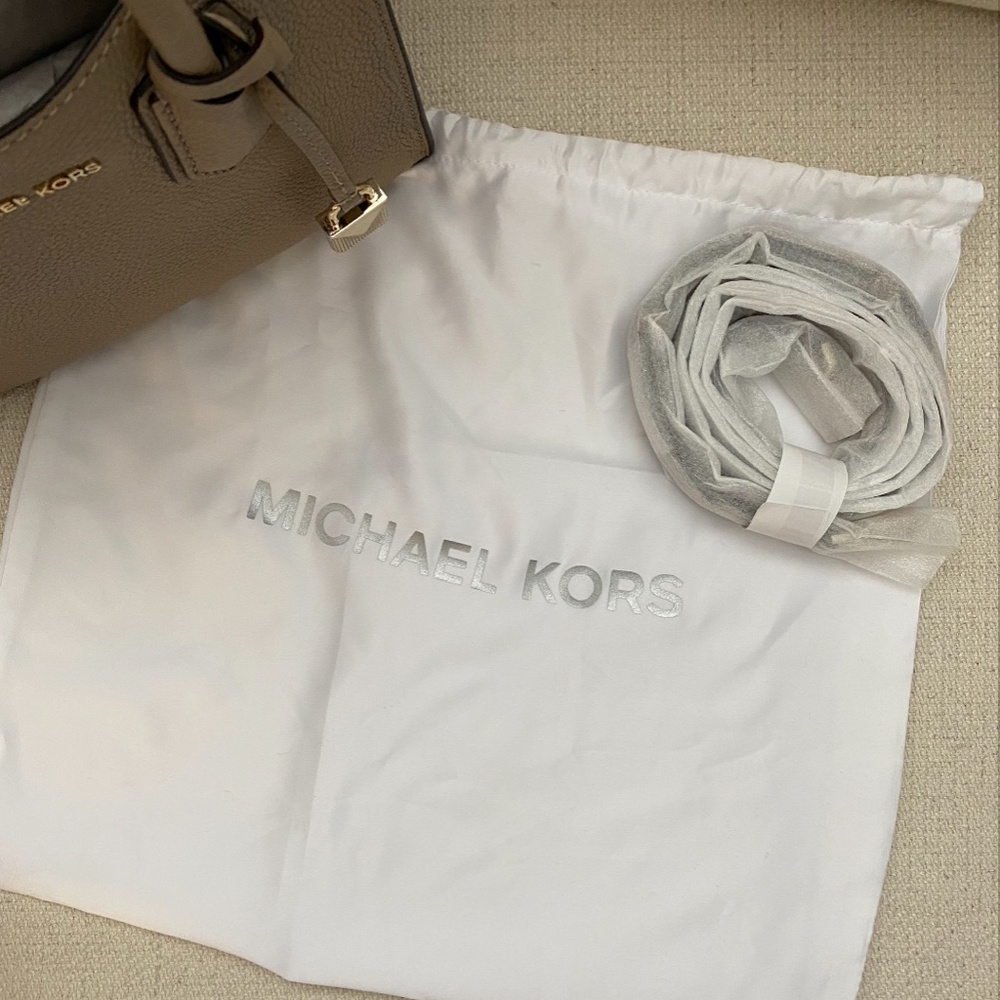 MK Mercer Medium Crossbody Bag - Truffle - Picture 6 of 6